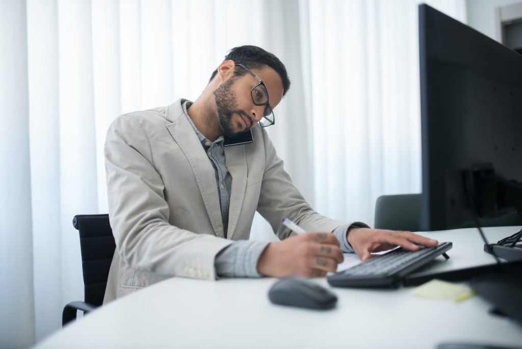 what percentage does a business broker charge
