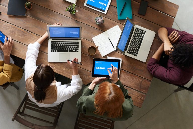 Guest Post: From Employee to Entrepreneur: How to Make the Transition? [Challenges & Rewards]