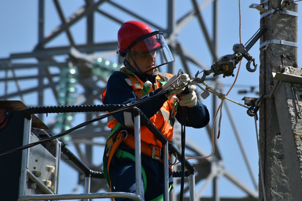 what does an electrical contractor do